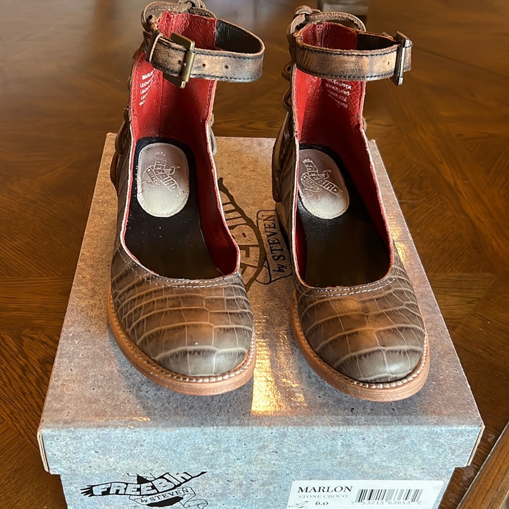 Freebird by Steven, Marlon Stone Croc Size 6.